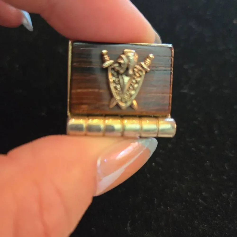 Vintage 1970s Sword & Shield Cuff Links Wood look Gold Tone